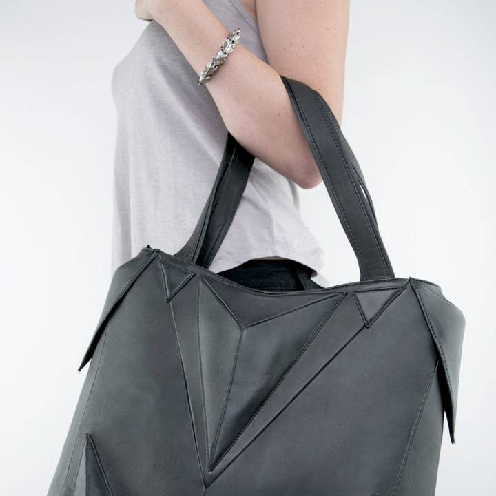 Bolso Tote Hobo Grande Negro Minimalista METRIC RAVEN para venta al por mayor de JUNGLE TRIBE