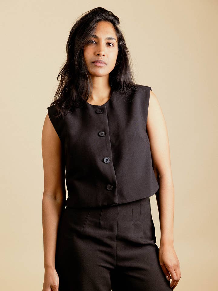 JUSTINE Kort ärmlös väst för wholesale av EMILIE K