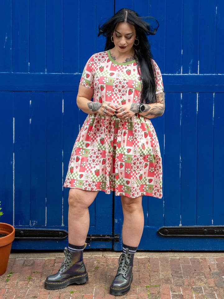 Rebel Romance – wholesale Dress – Women's – Rebel Romance Strawberry Picnic Stretch Smock Dress10