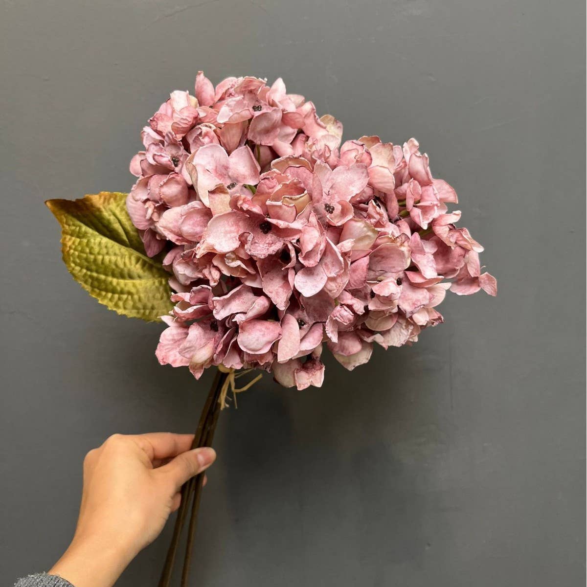 Sweet Home Deco - Wholesale Artificial Flowers - 17‘’T Faux Autunm Hydrangea Flower Bunchs, 3 Flowers/3 Stems2