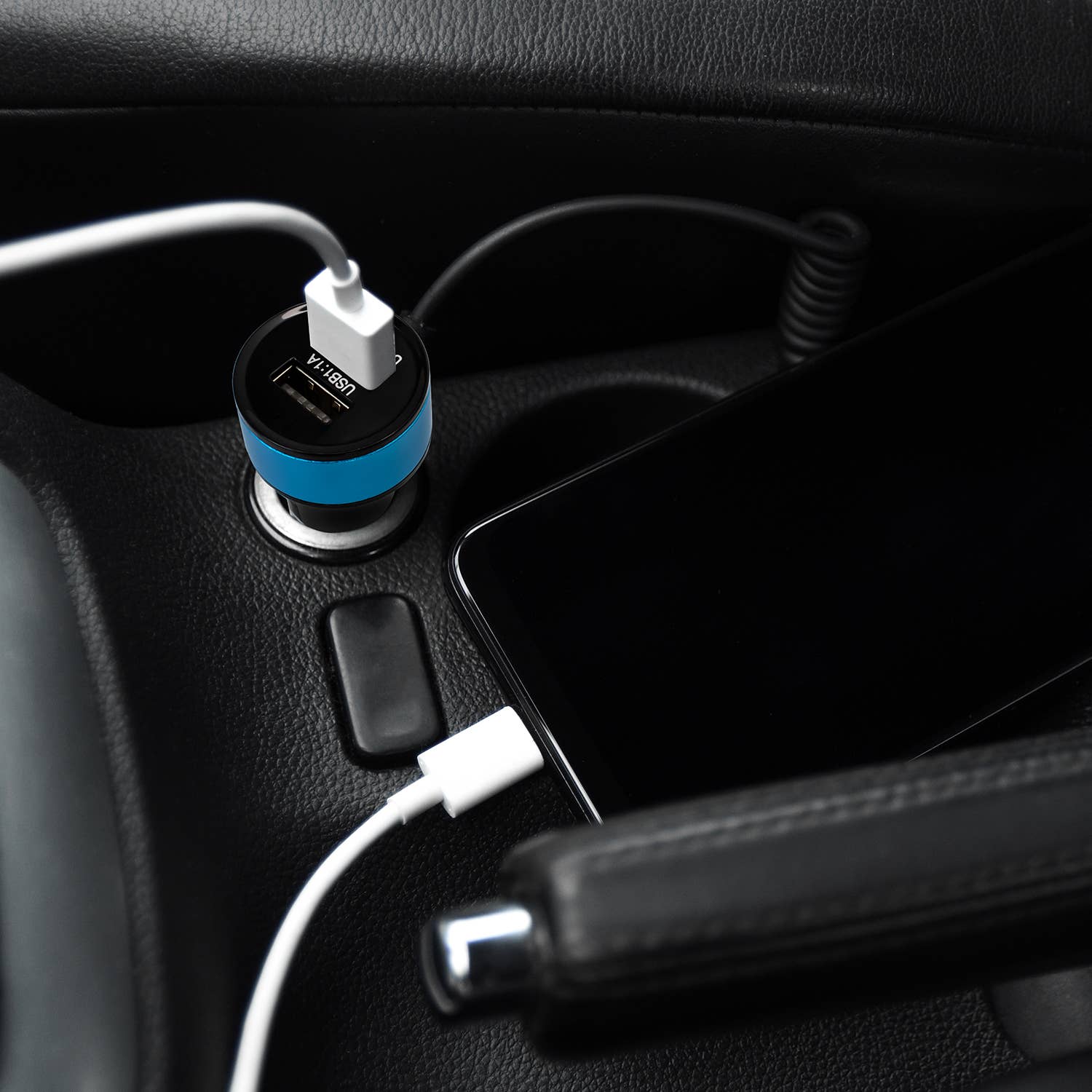 iTech361 - Wholesale Draagbare oplader - 2.4A AUTOLADER MET 2 POORTEN1