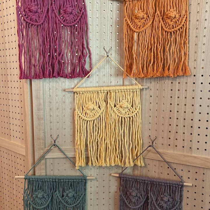 Dewdrop + Poe Design Co. - Vendita all'ingrosso Arazzi/Tessuti d'arredo - Decorazione da parete Macramè Boobs