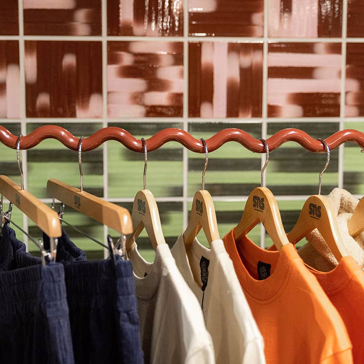 Sinecollection – Großhandel Kleiderbügel – Große Deckenmontierte Kleiderhänger5