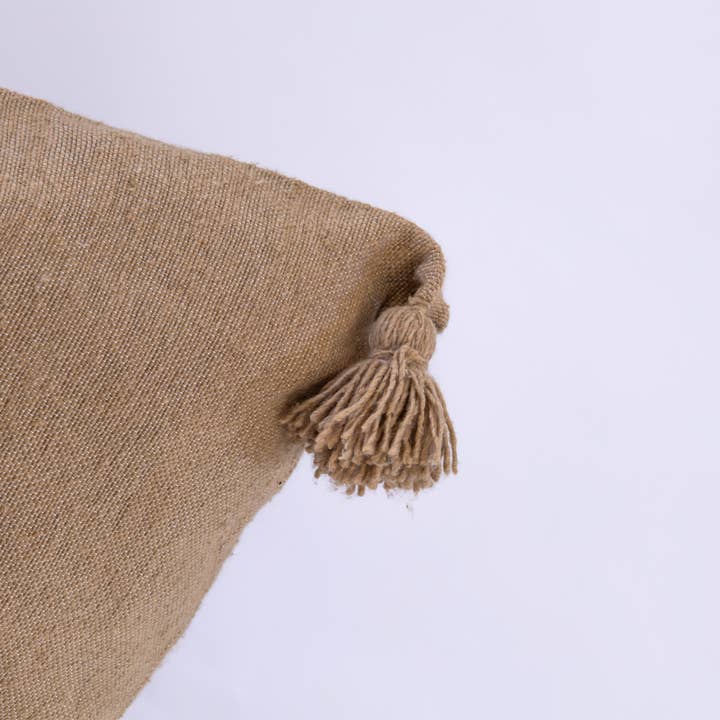 woolsouk ( We handle U.S. import procedures for you ) - Vendita all'ingrosso Cuscini decorativi - Cuscino marocchino intrecciato a mano in lana con pompon - Beige chiaro2