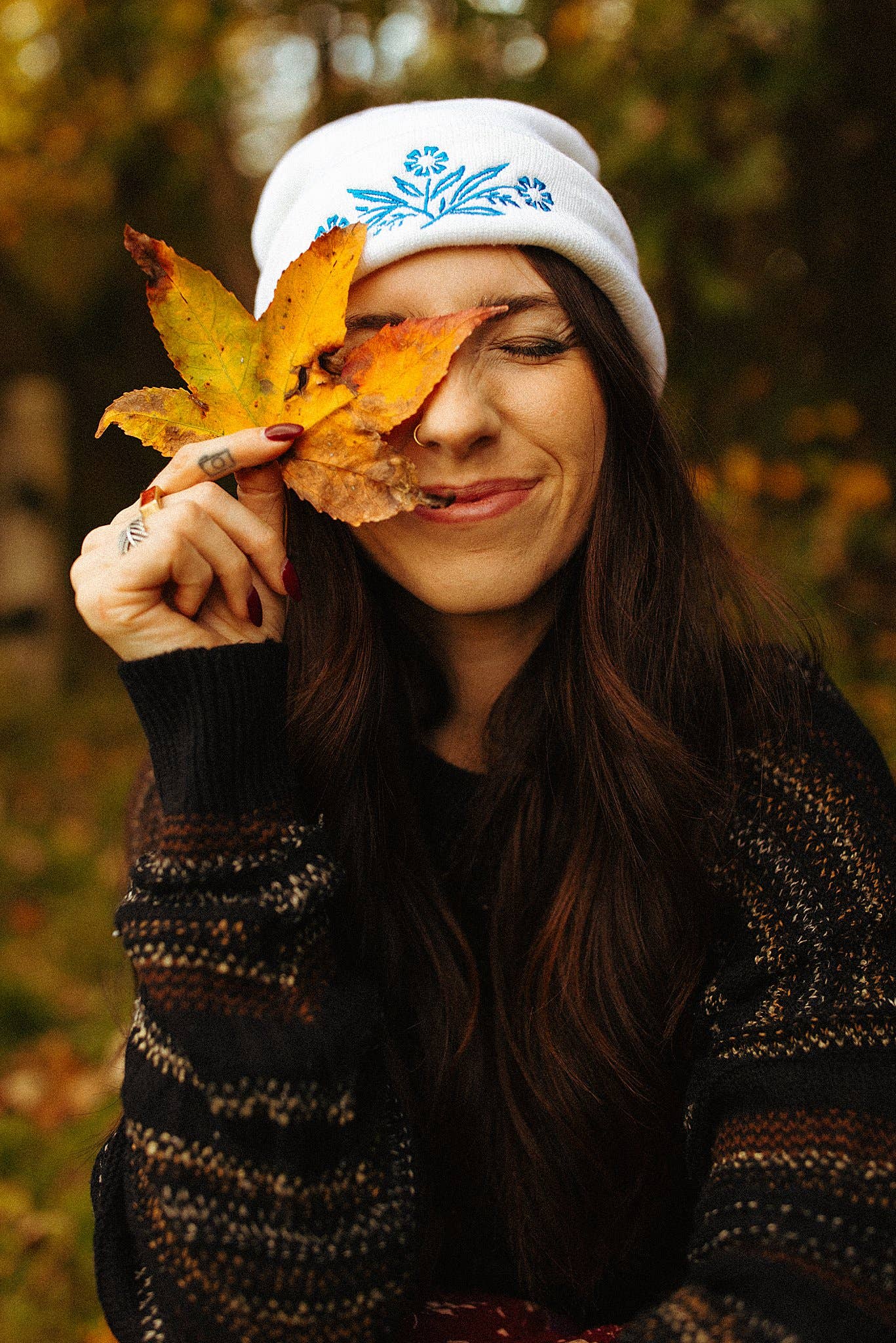 Chicka & Co - Wholesale Beanie - Women's - Retro Floral Beanie White3