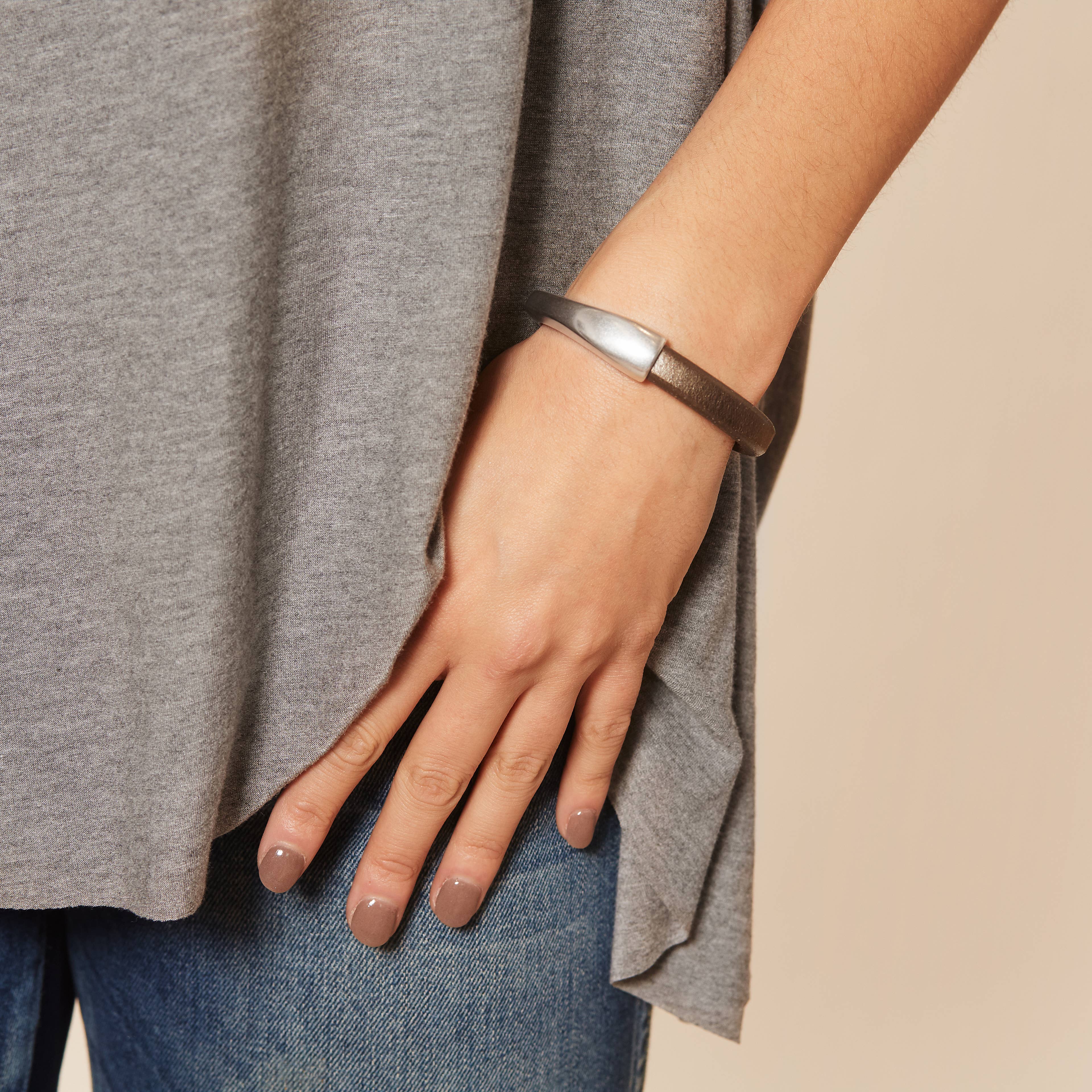 Diana Kauffman Designs - Vendita all'ingrosso Bracciale a polsino - Bracciale breakaway in pelle/Argento10