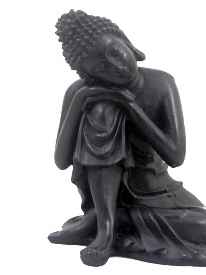 Fredfyldt sort hvilende Buddha for engroshandel hos Yak & Yeti