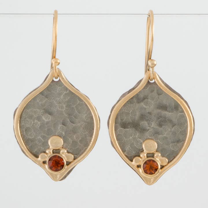 Austin Titus Studio – Großhandel Ohrhänger – Zweifarbige Pflaumenohrringe1