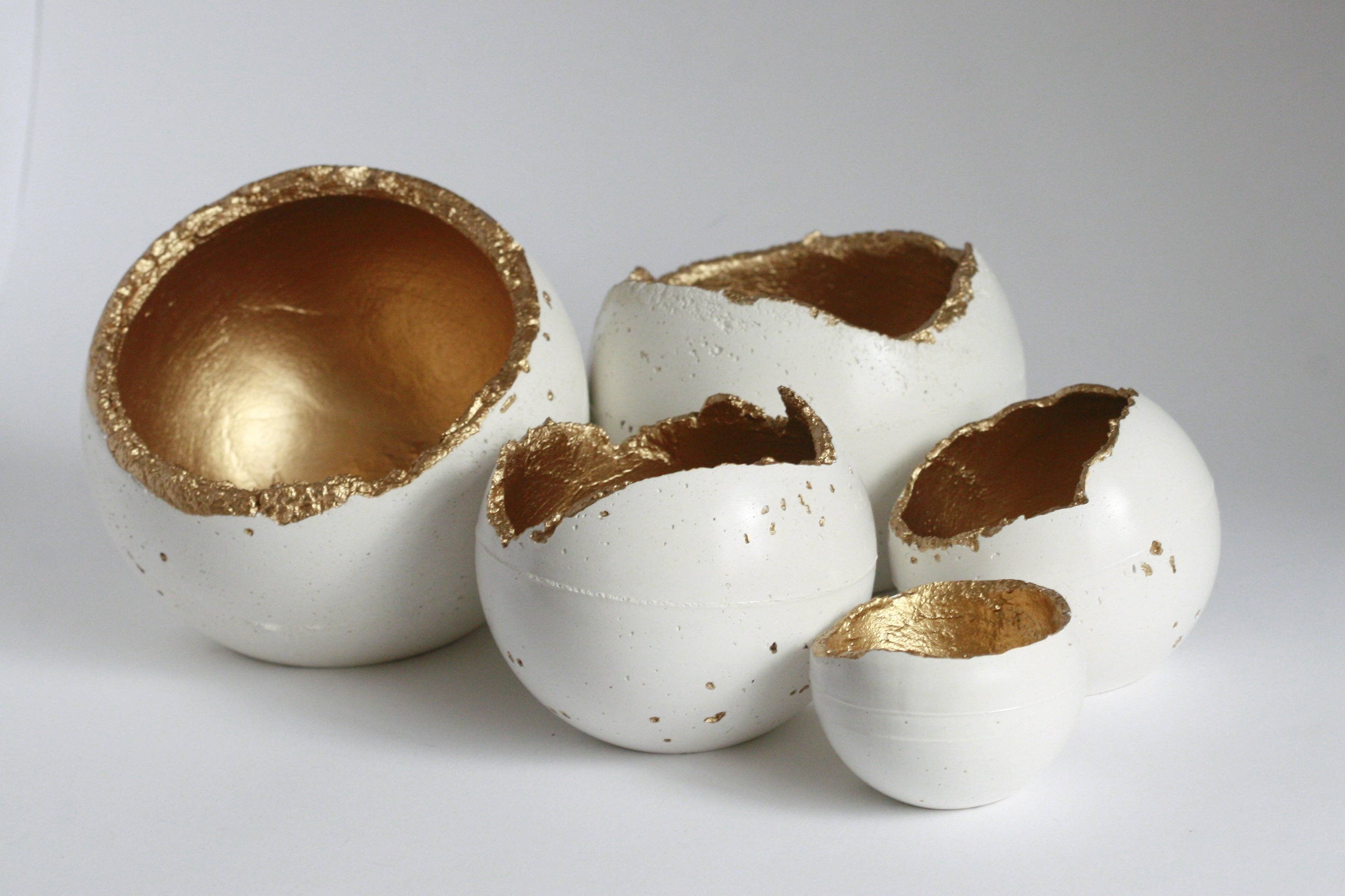 Kaiko Studio - Wholesale Decorative tabletop object - White Concrete Decorative Sphere | Concrete Planter