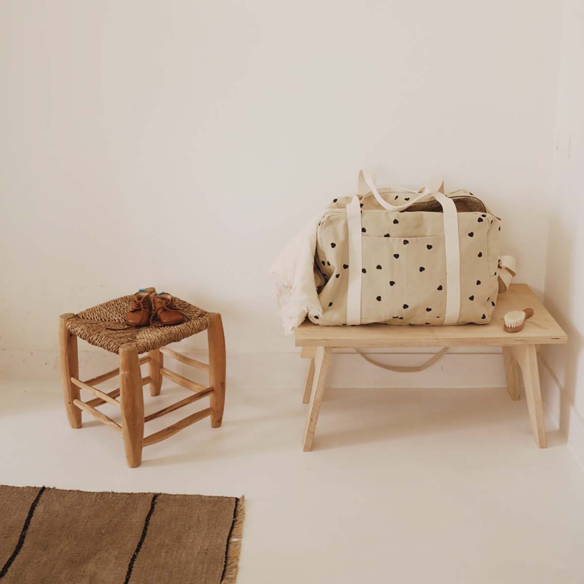 SABBIA Borsa cambio Raphael - Borsa weekend color sabbia con cuori stampati in vendita all'ingrosso su Faire8