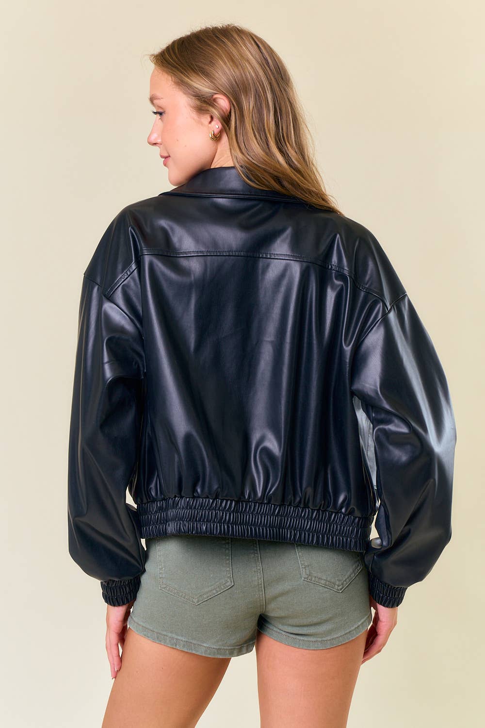 Doe and Rae – Engroshandel Bomberjakke - Dame – OVERDIMENSIONERET BOMBERJAKKE I VEGANSK LÆDER - 10622J8