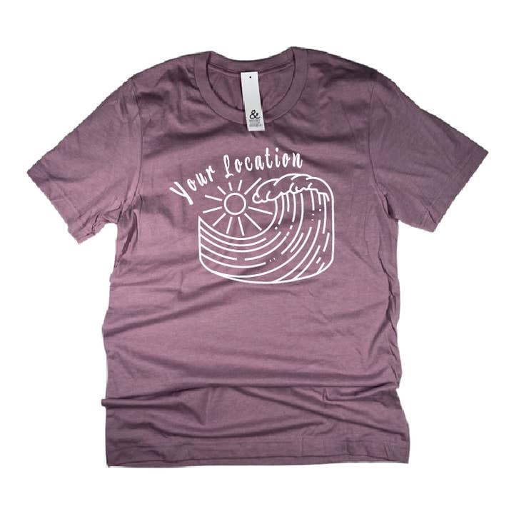 T-shirt Surf and Sun - Personnalisable pour la vente par and - ashley nicole designs