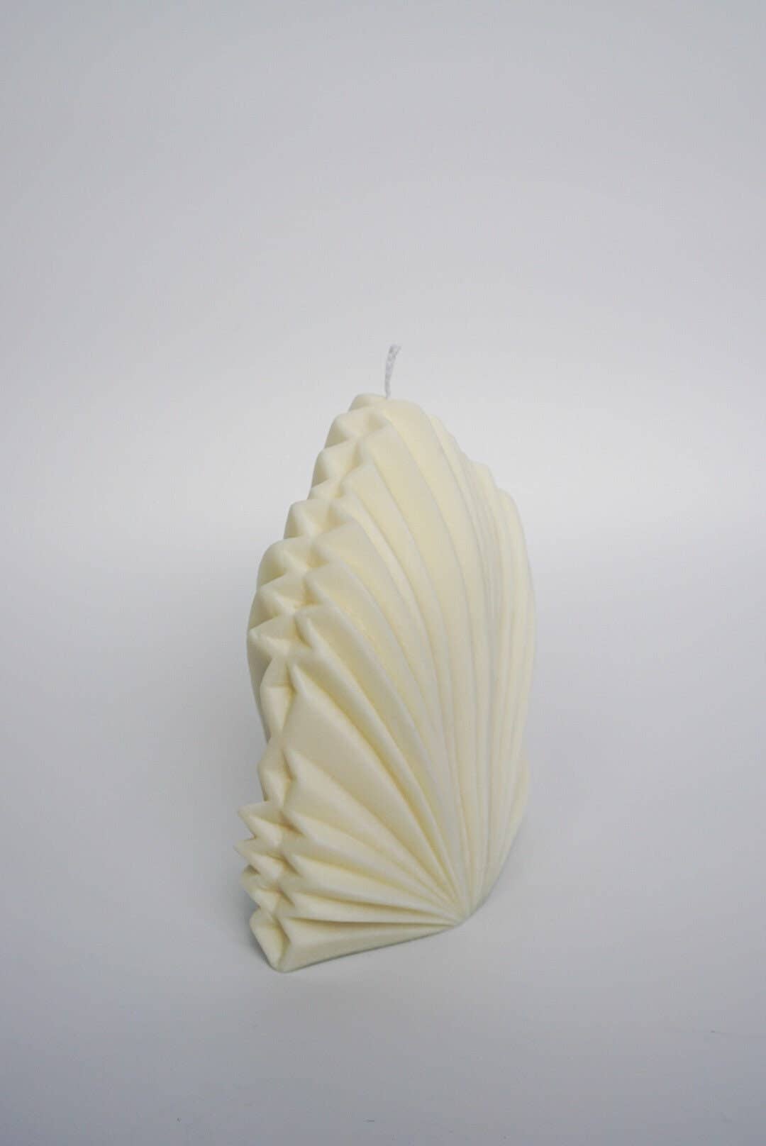 Studio Su Casa – wholesale Novelty candle – Large Palm Leaf Fan Candle - 100% Natural Soy Wax - Sculpture Decor3