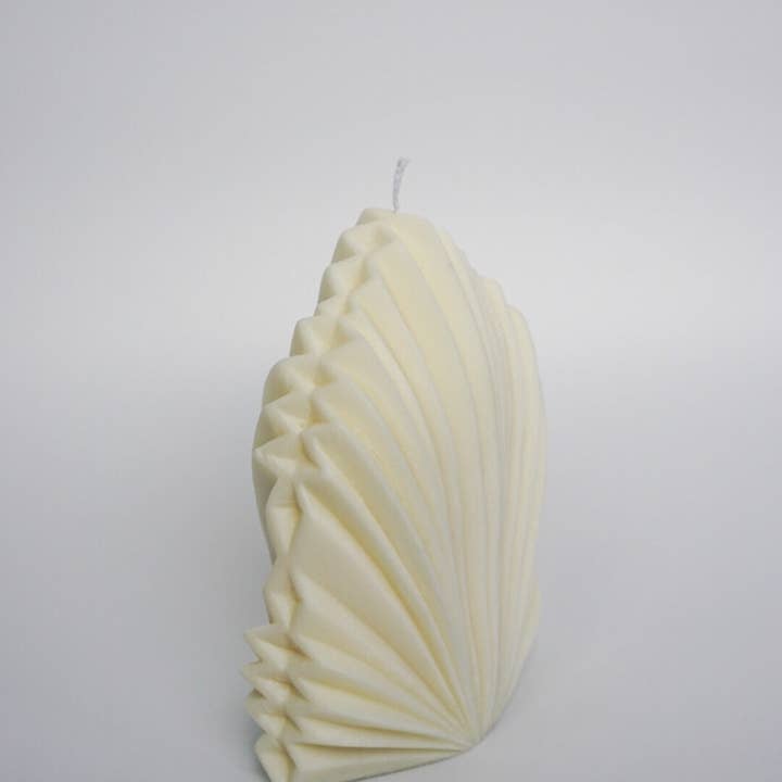 Studio Su Casa – wholesale Novelty candle – Large Palm Leaf Fan Candle - 100% Natural Soy Wax - Sculpture Decor3