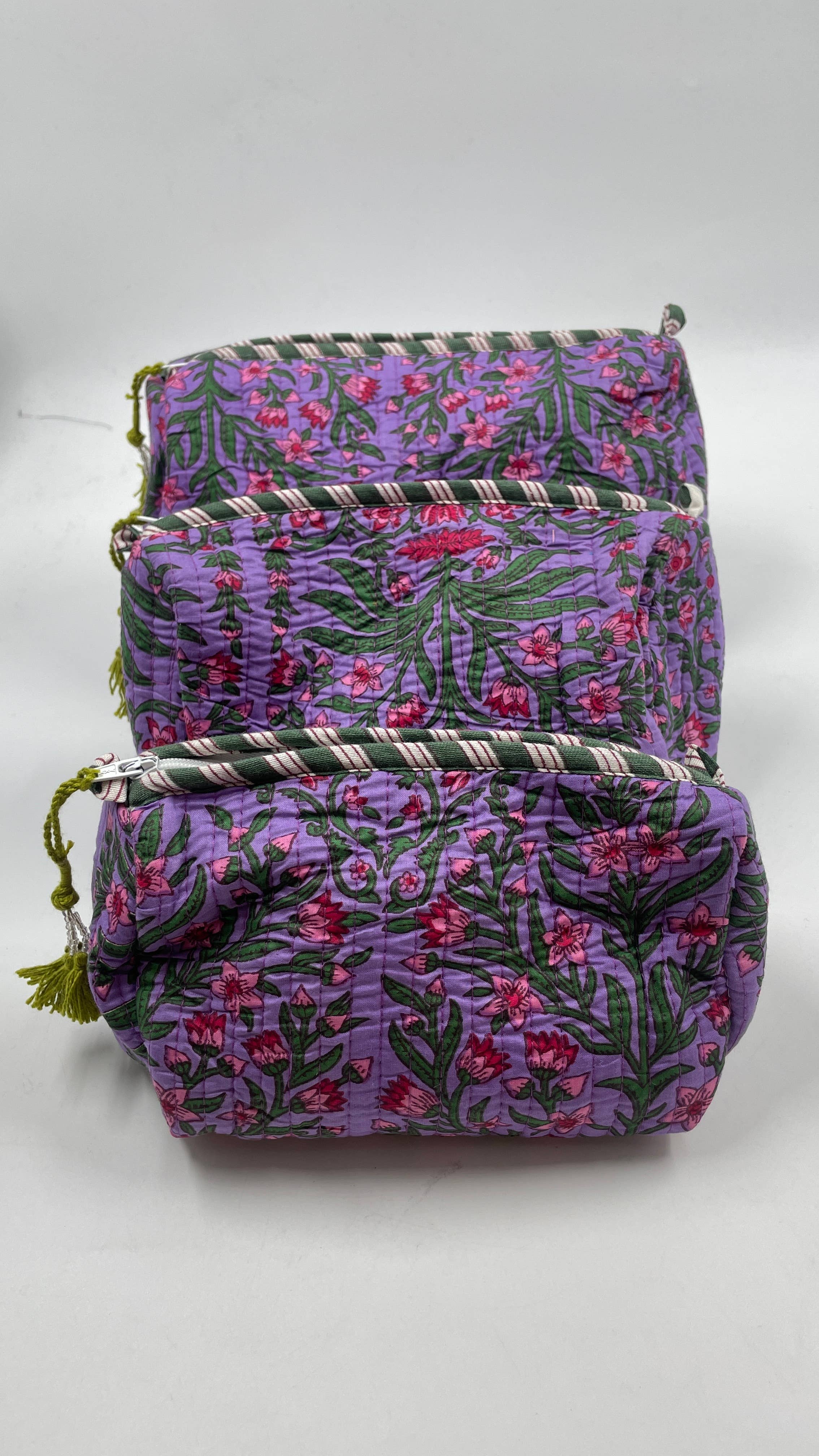 Funky Yak Ltd – wholesale Make-up/cosmetic bag – 100% cotton  quilted washbag set of 3 small medium n large 2