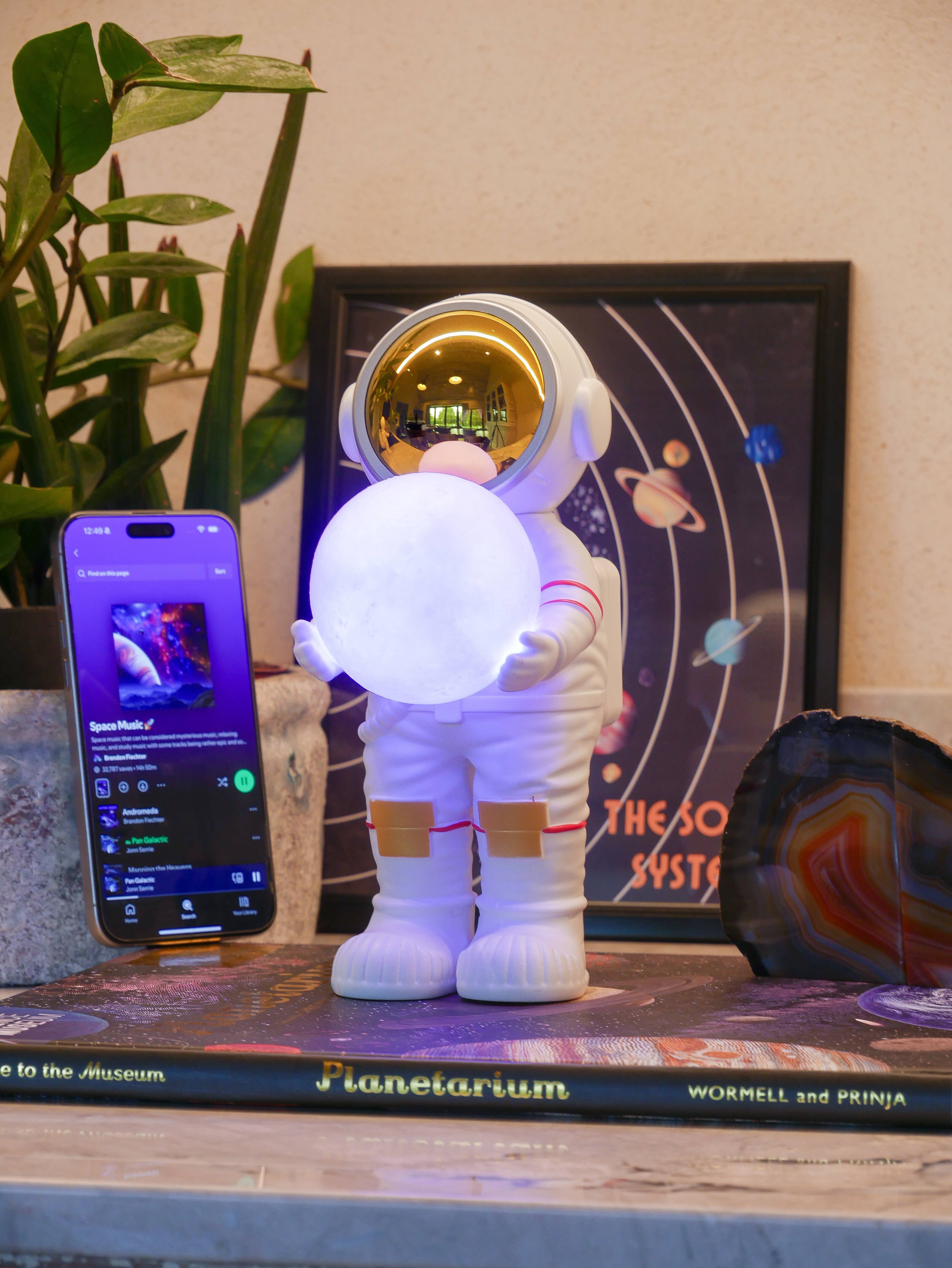 Steepletone UK Ltd - Wholesale Speakers - Space Sound - Astronauate Bluetooth Speaker and Mood Light11