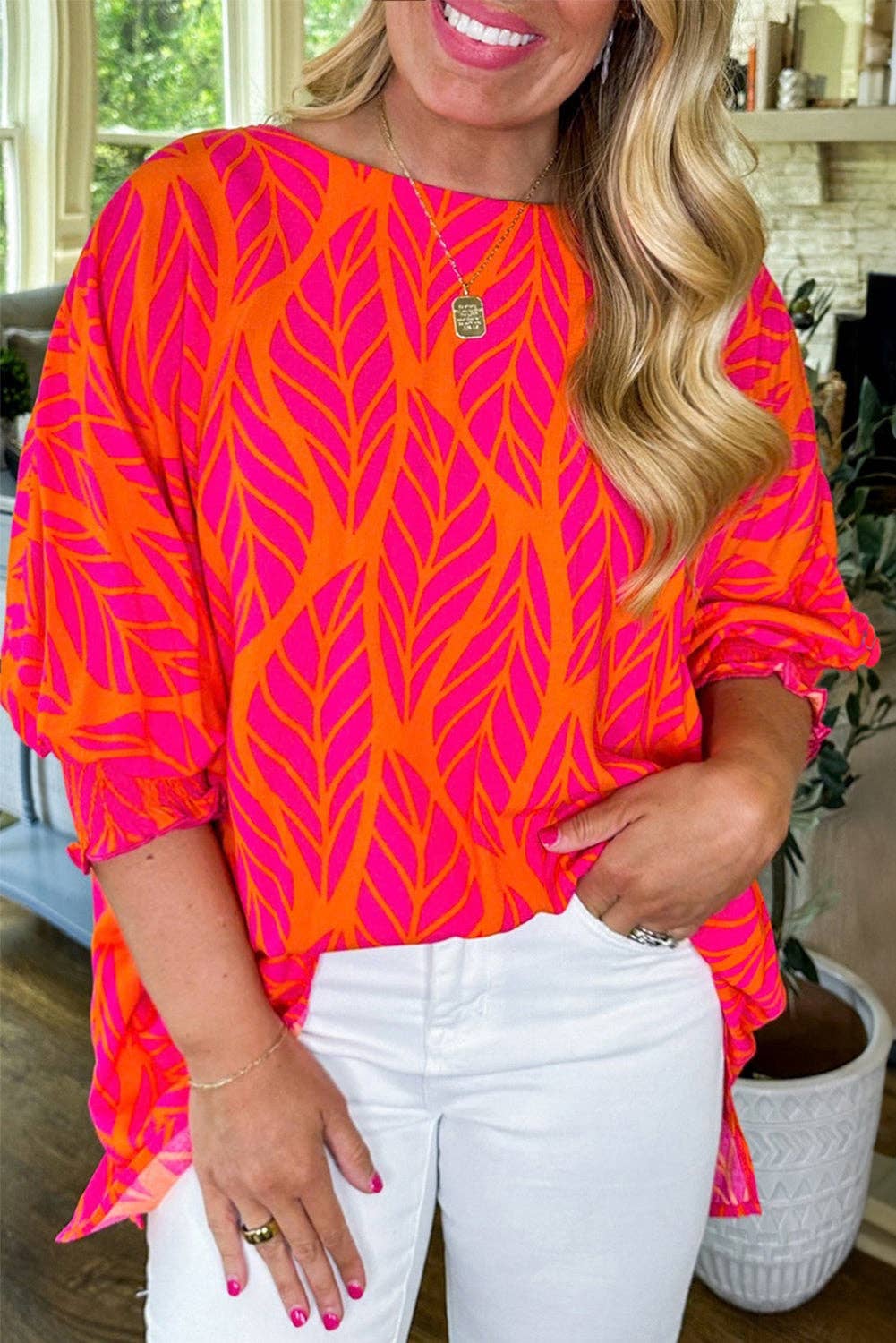 Rosa Blusa de talla grande con manga de farol fruncido y estampado de hojas rosas de venta al por mayor en Faire0