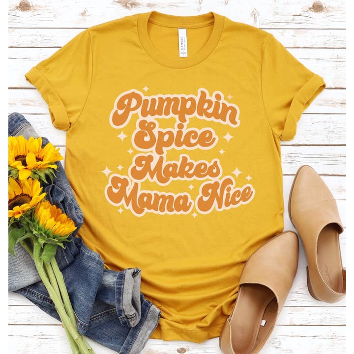 T-shirt Pumpkin Spice Makes Mama pour la vente par Exclusive Thredz