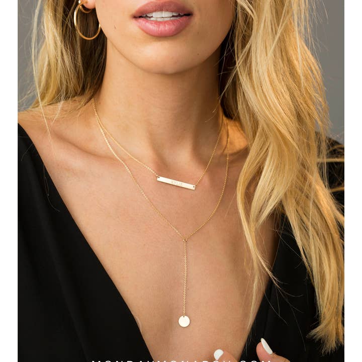 Monday Monarch | Necklaces, Earrings & Bracelets - Vente Colliers à pendentif - Collier Barre d'Or Argent Gravé Barre Collier Personnalisé Femmes6