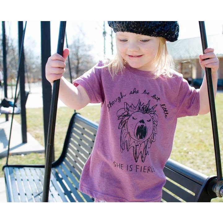 Wilder Löwe: Jugend T-Shirt für den Großhandel von Megan Lee Designs