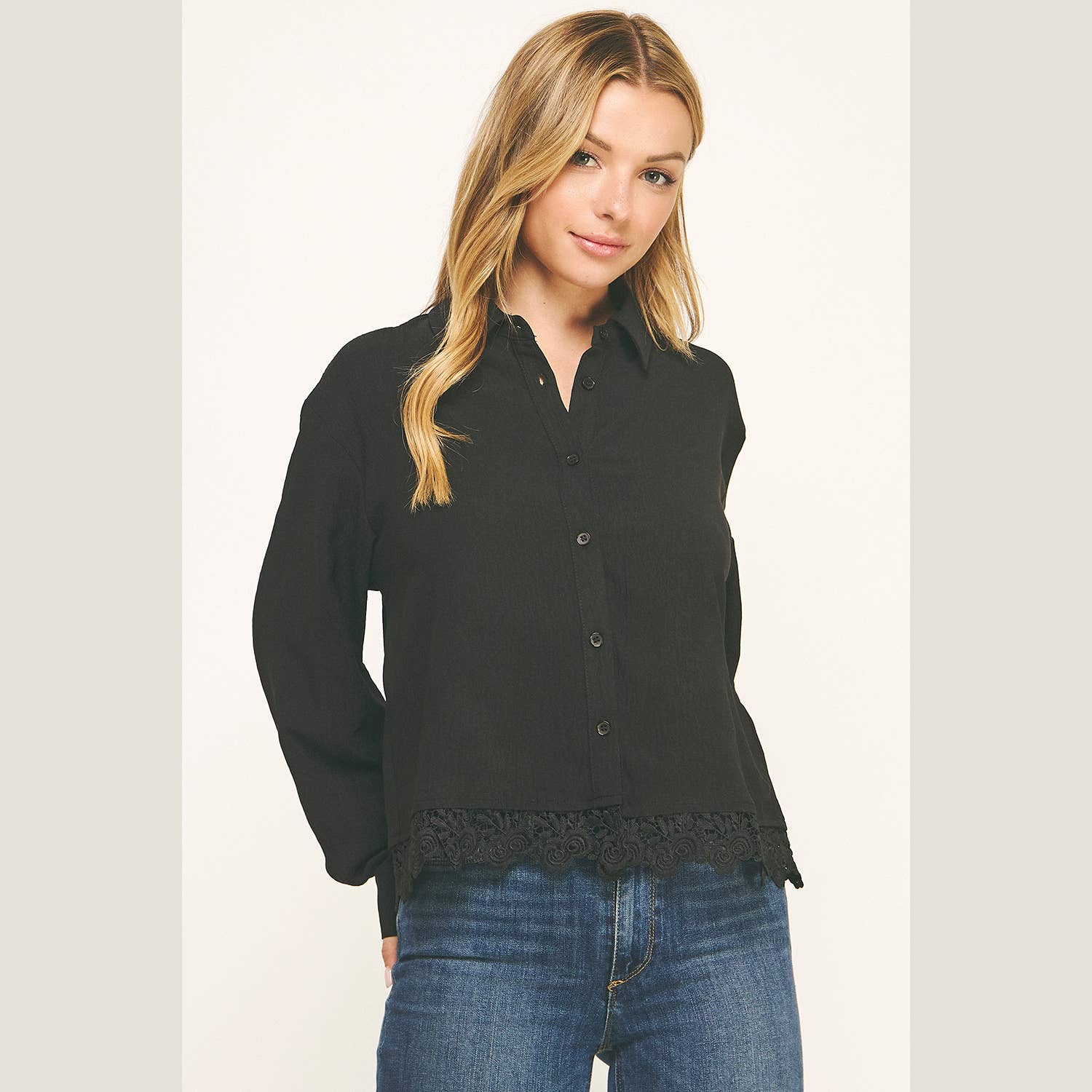 Winslow Collection - Vendita all'ingrosso Camicia button down - Donna - CAMICIA A MANICHE LUNGHE CON ORLO IN PIZZO CLASSICO CHARM3