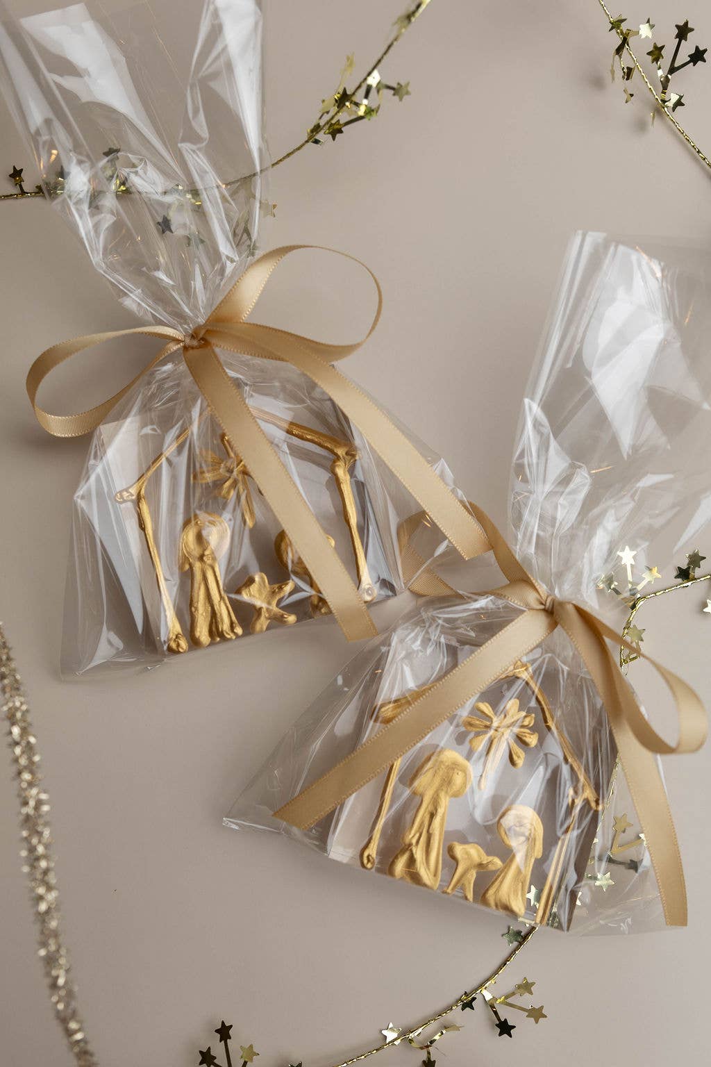 HappiesByAMS - Wholesale Decorative Tabletop Object - Glass - 3x3 inch Gold Nativity1