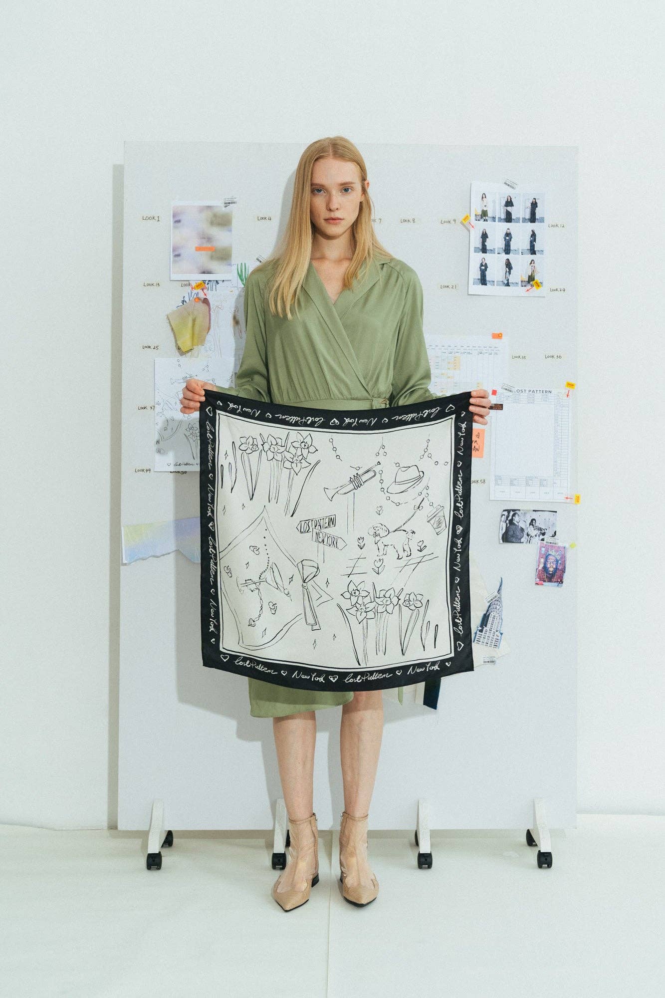 Bianco e Nero Foulard in seta « New York in Sketches » - Bianco e nero in vendita all'ingrosso su Faire6