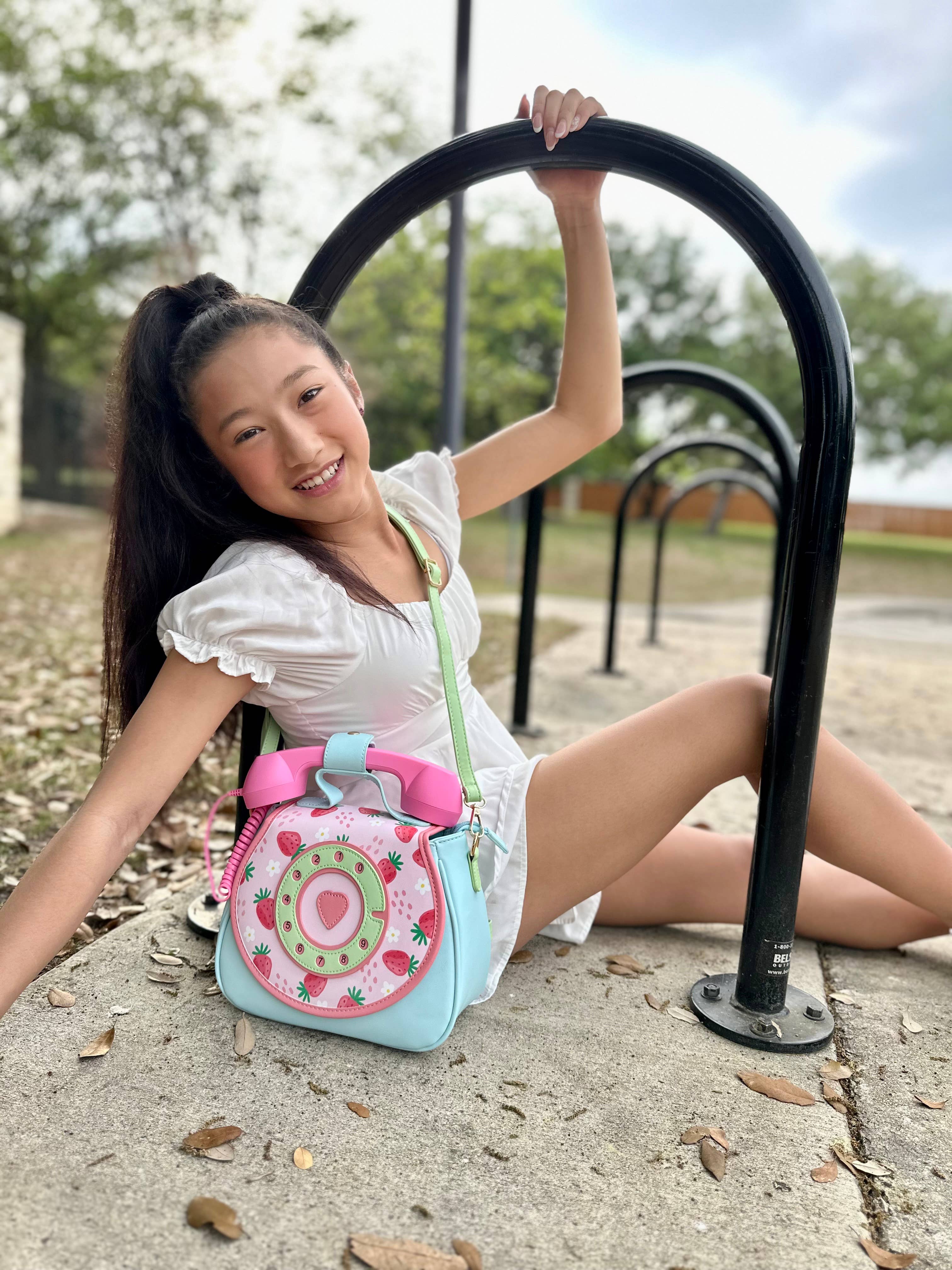 Bewaltz – wholesale Väska med handtag – Dam – Ring Ring Phone omvandlingsbar handväska - Strawberry Fields4