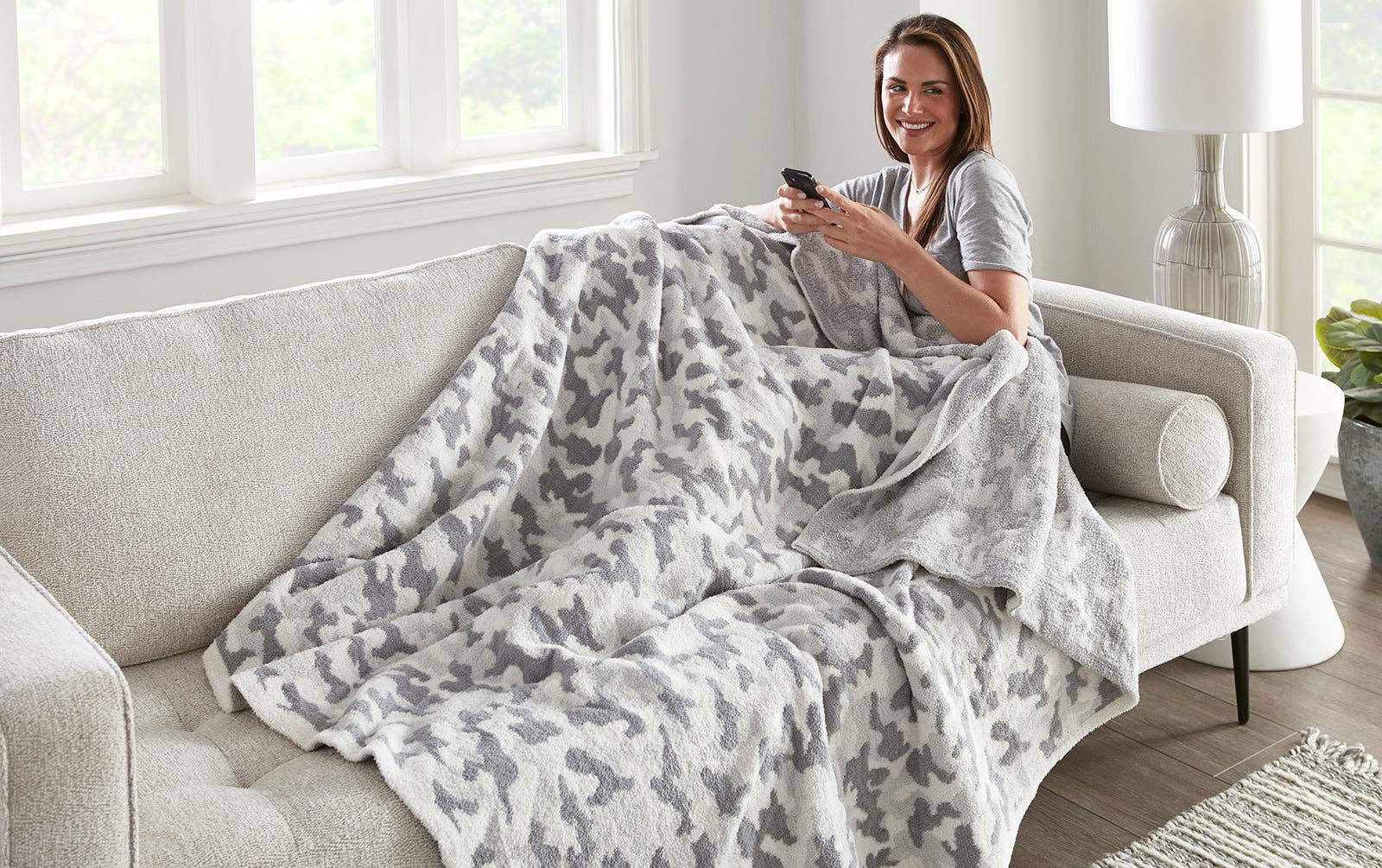 Crafted by Catherine - Wholesale Throw Blanket - Camouflage Cozy Knit Throw 60" x 70"11