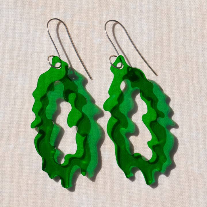 Orecchini a goccia in acrilico verde per la vendita all'ingrosso da parte di SpillProofLiquid