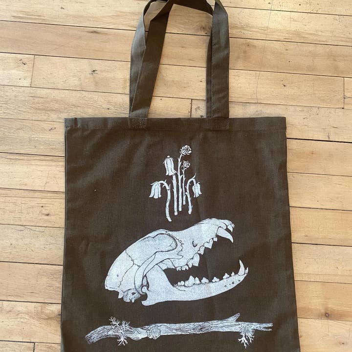 Sac fourre-tout Ghost Pipes Coyote Skull en mousse de lichen pour la vente par Nature Walk