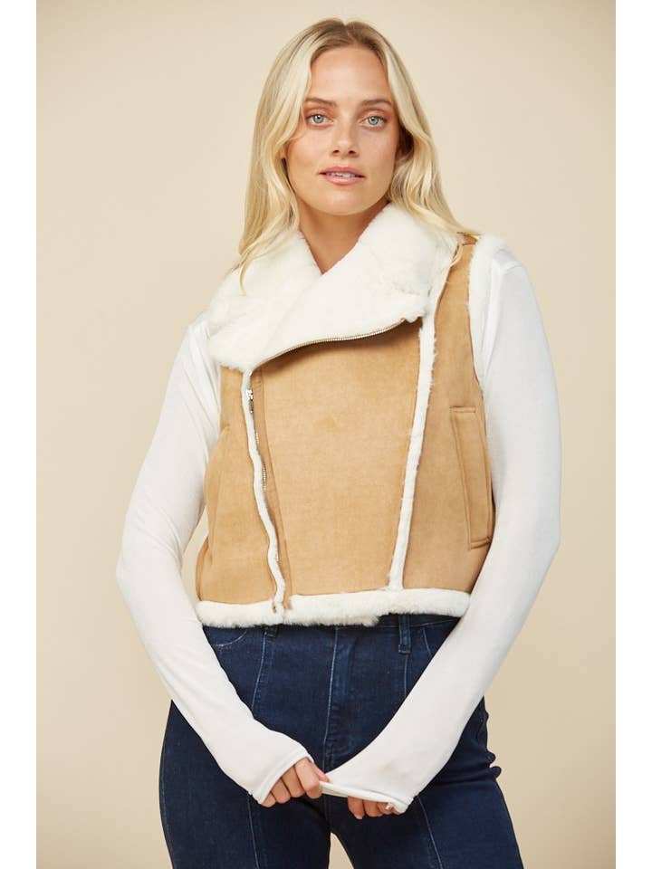 WISTERIA LANE - Wholesale Outerwear Vest - Women's - CONTRAST SHEARLING VEST 6433 TAN