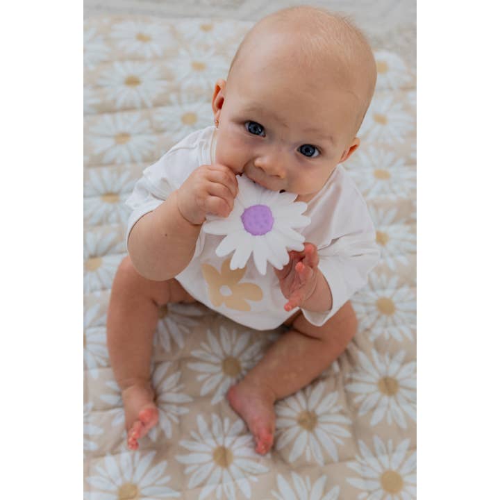 Woven Kids – Großhandel Beißspielzeug (ohne Clip) – Baby – Beißring aus Silikon, Motiv: Milk Daisy/Lilac Centre11