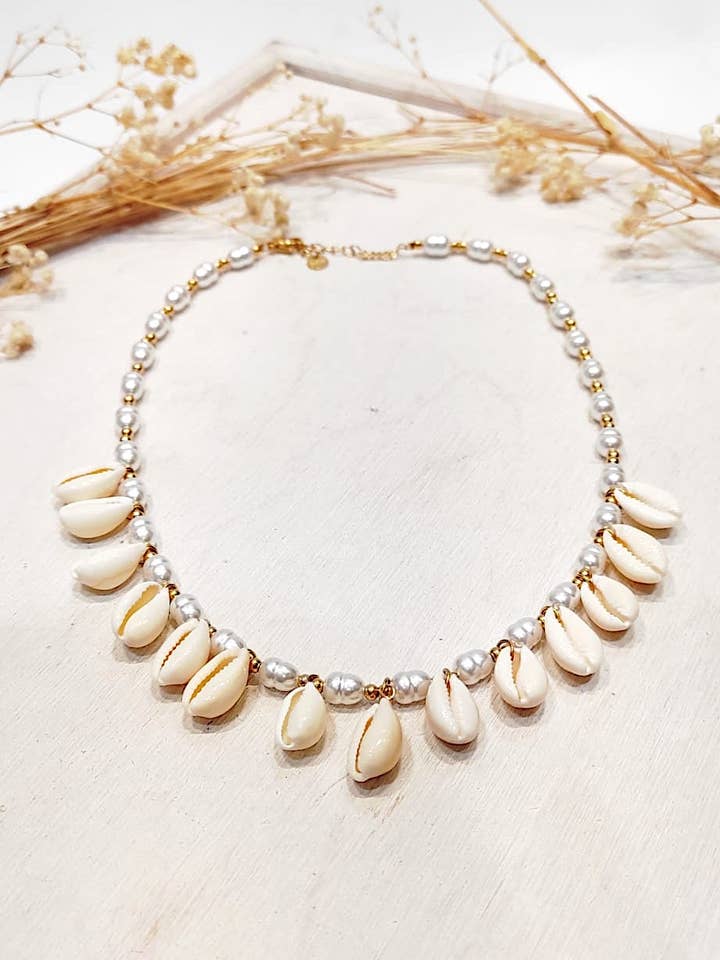 Shells and Treasures halskæde for engroshandel hos LOLO & YAYA
