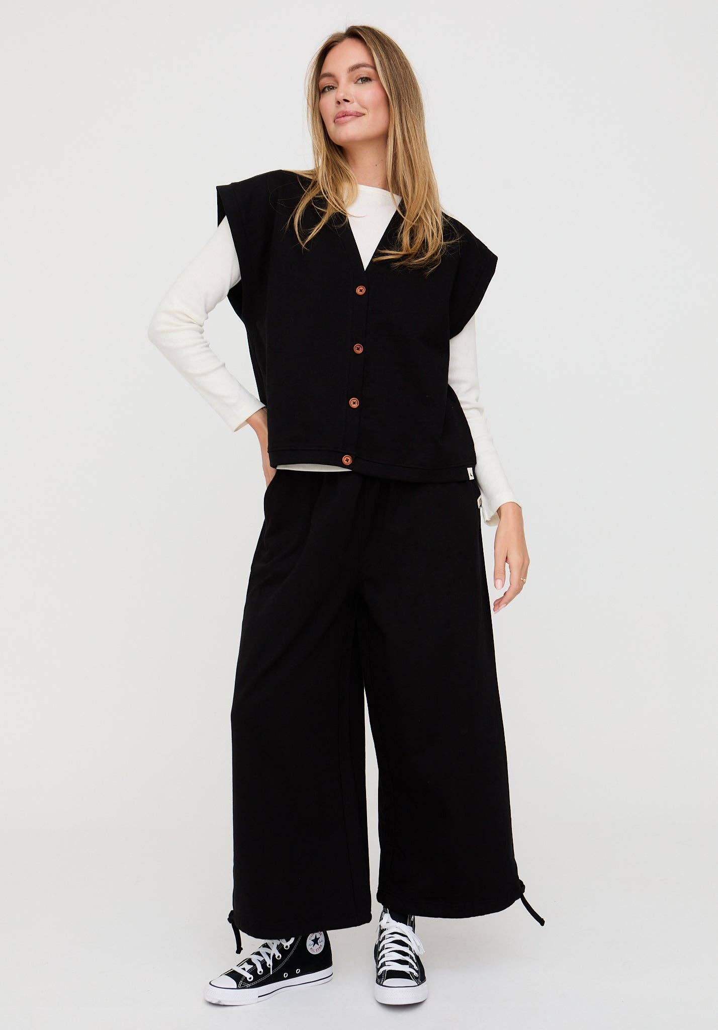 Turtledove London – wholesale Pants – Women's – Kit Black Wide Leg Trousers2
