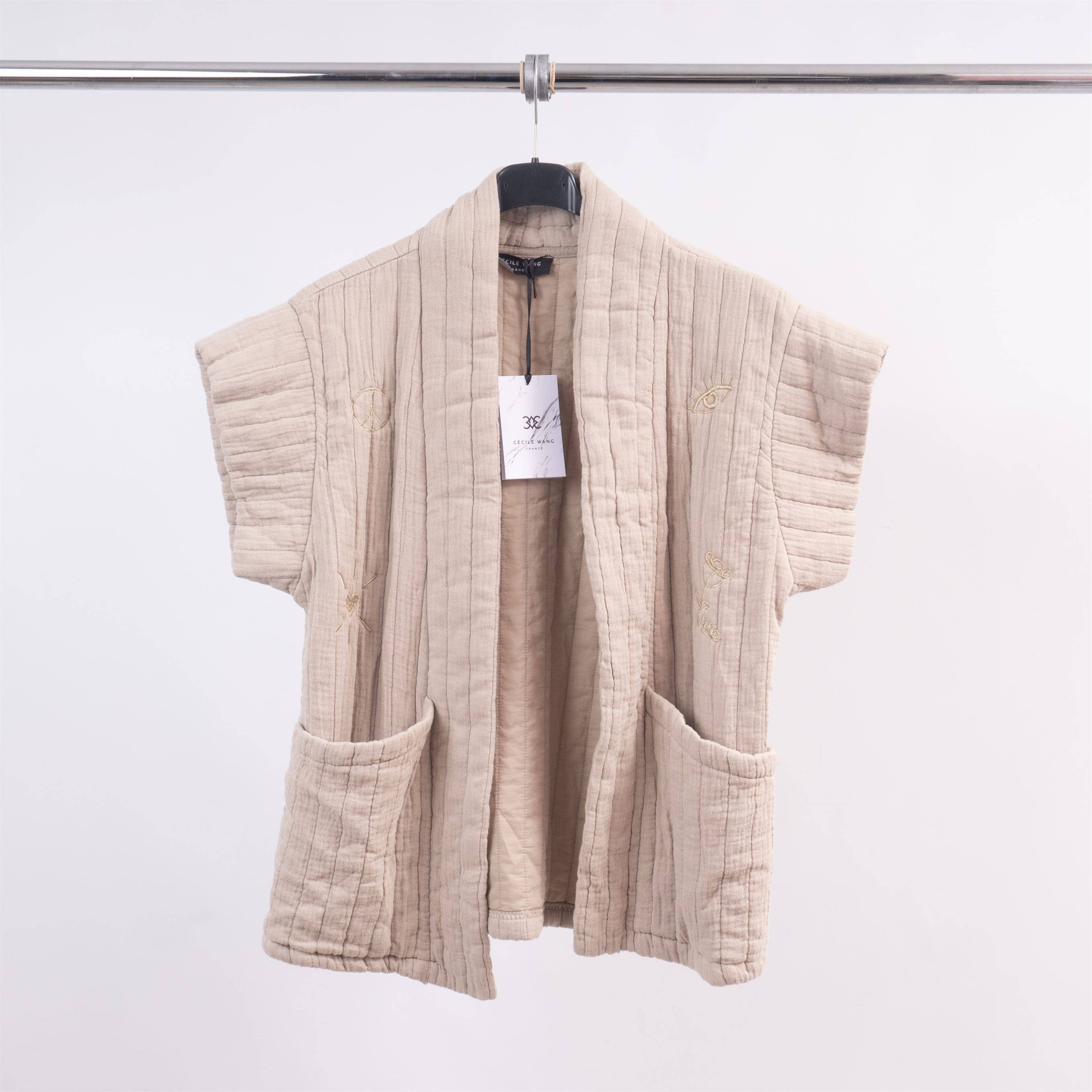 Cecile Wang – Großhandel Jacke – Damen – Gesteppte Kurzarmjacke mit Stickerei DT91892