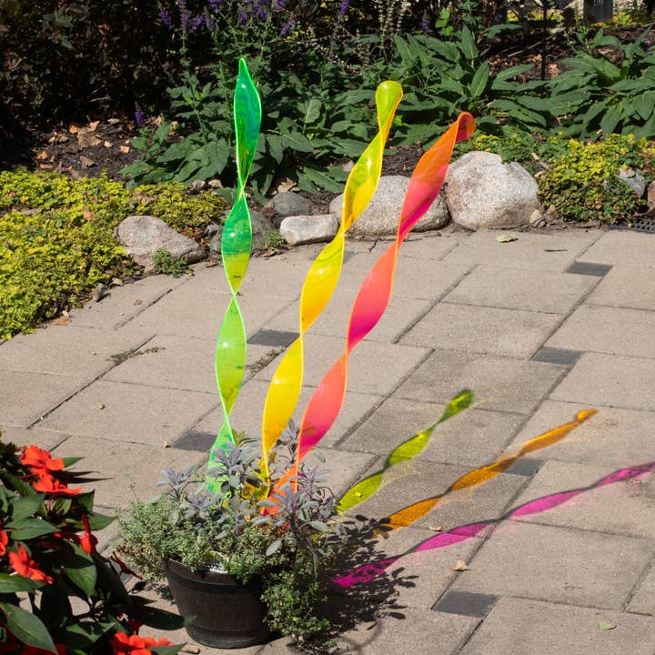 The Colored Petal - Wholesale Garden/Lawn Stake - Suncatcher rainbow acrylic stakes - Twisty stake