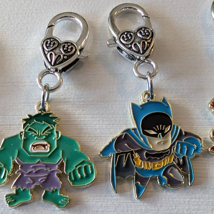 Con-Quest Crafts - Wholesale Jewelry Set - Superhero& Comic Inspired Earrings, Necklaces & Zipper Pulls7