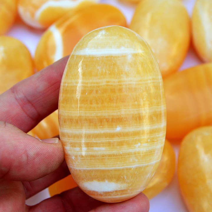 Kaia & Crystals – Großhandel Spiritueller Stein/Kristall – Orange Kalzit Handstein 1 kg (8-10 Stück) - (50 mm - 70 mm)5