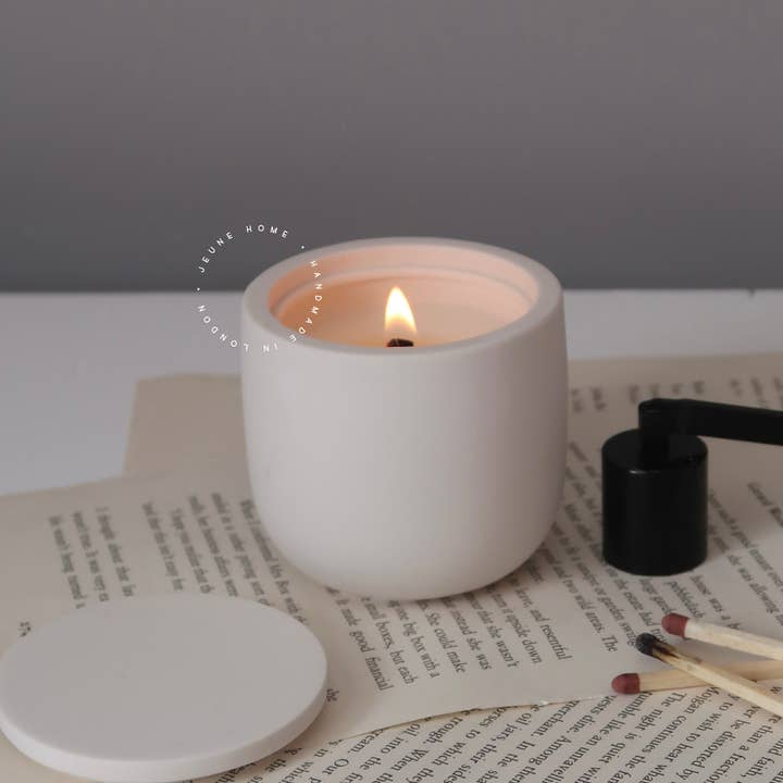 Jeune Home – wholesale Jar/filled candle – Large custom scented coconut wax candle with wooden wick3