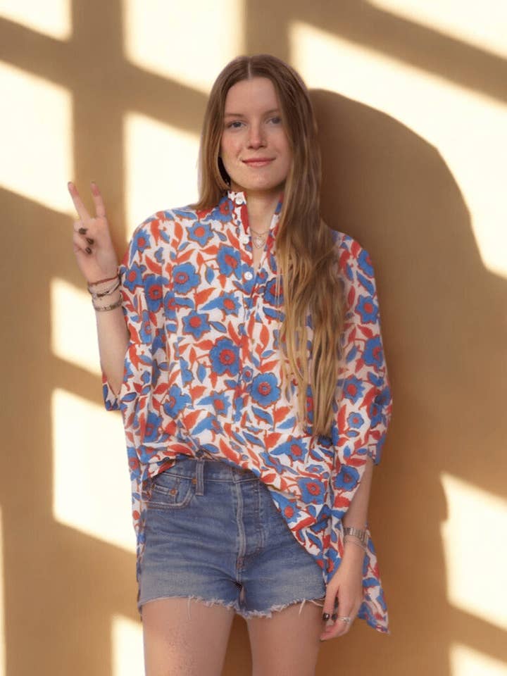 Kongelig Blomstret Struktureret Bomuldstunika for engroshandel hos Sur La Vague