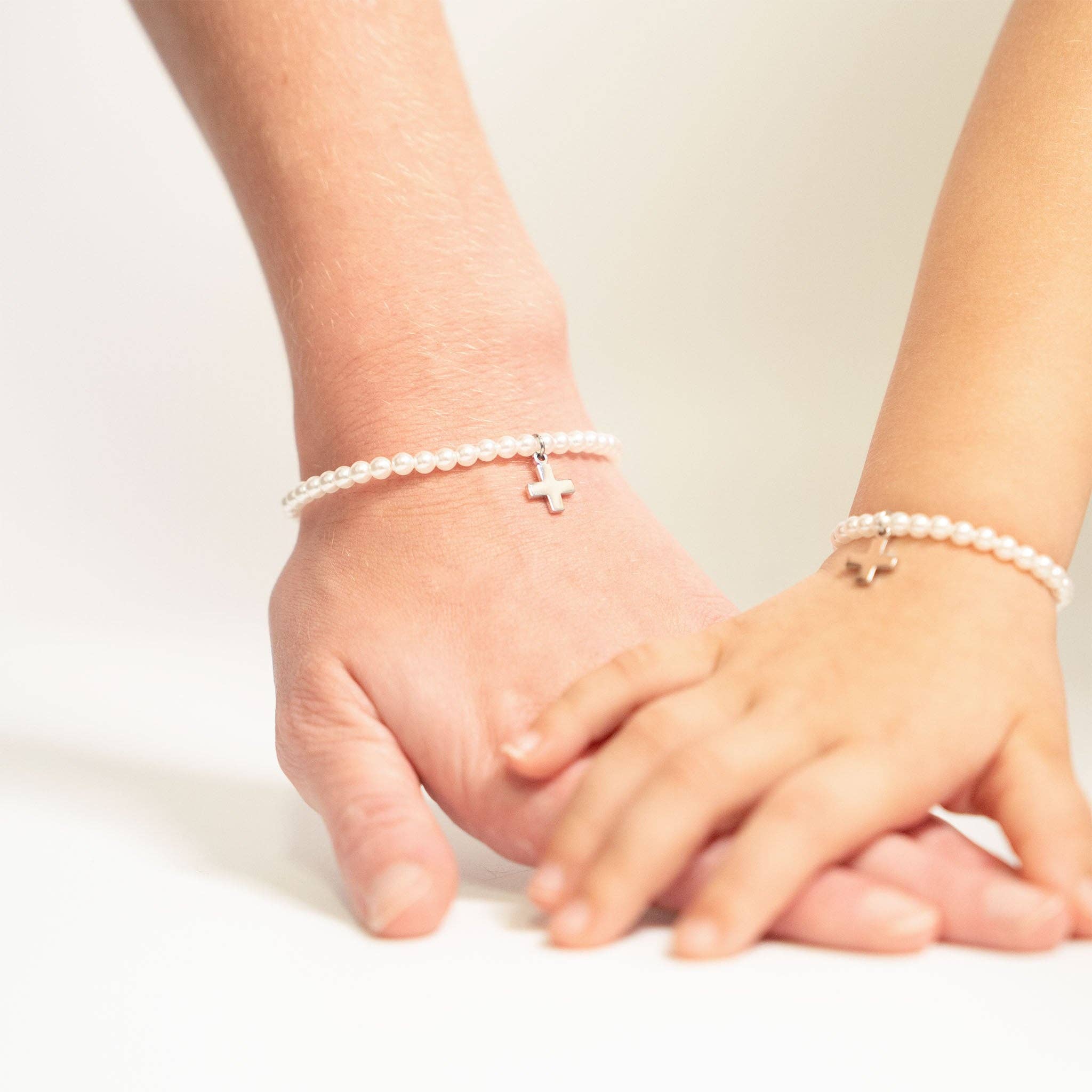 WJW – Engroshandel Perlearmbånd – 18K Guld PVD Kors Charm Perle Perlearmbånd7