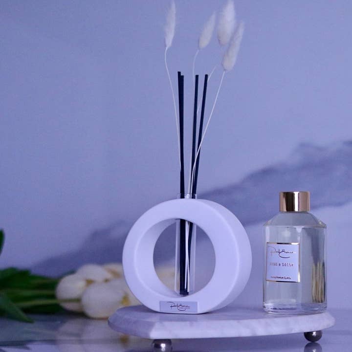 Diffuseur en céramique - Black Reed Sticks pour la vente par Perlé Essence