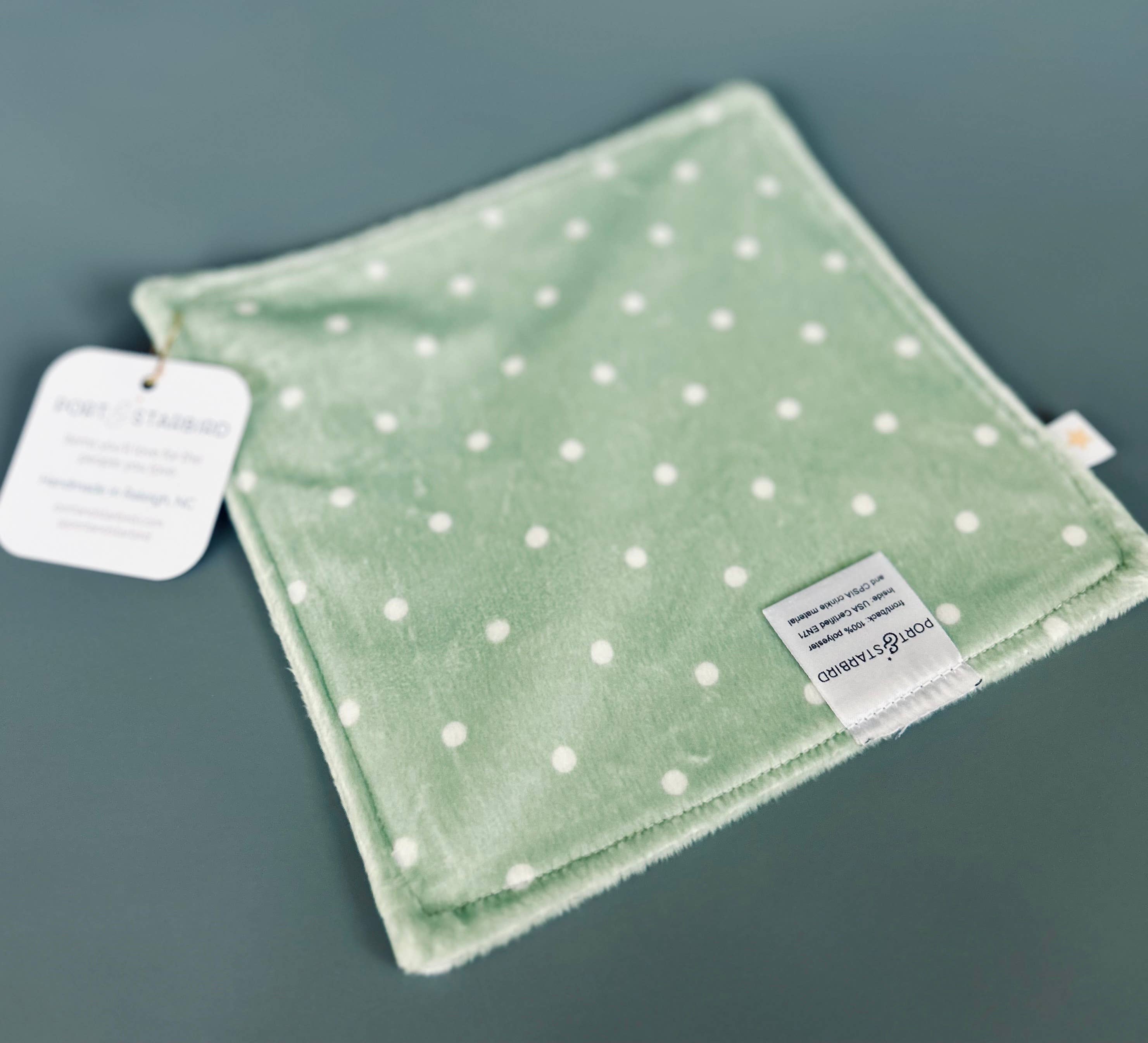 Port & Starbird - Vente Jouet sensoriel – bébé - Jouet sensoriel Minky Crinkle à pois verts 2