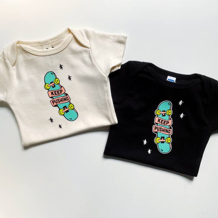 Keep Pushing - Une pièce pour bébé Skateboard pour la vente par Savage Seeds