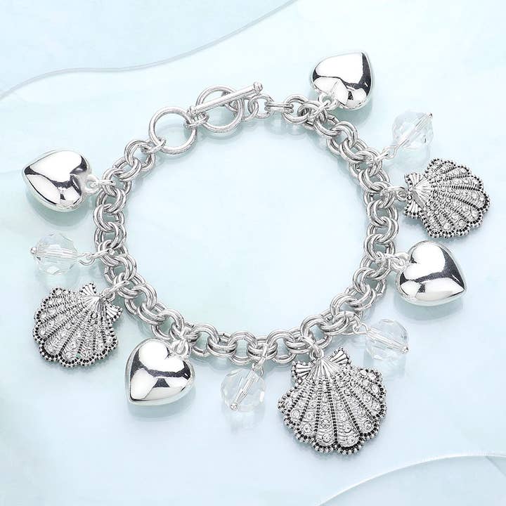 Armreif mit Anhänger in Herzform aus Muschelmetall für den Großhandel von Sensibling Corp.