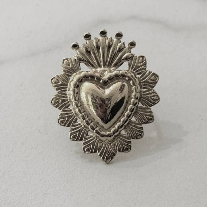 Cassette Barcelona - Wholesale Cocktail/Statement Ring - Crowned Heart Ring 2