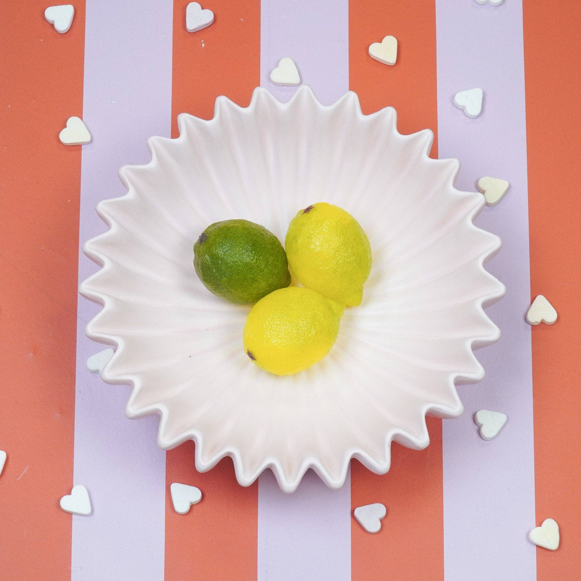 Housevitamin bv - Wholesale Decorative Plate/Dish/Bowl - Bowl- Pleated Bowl - Ceramics- Light Pink- 29,5x29,5x9cm2