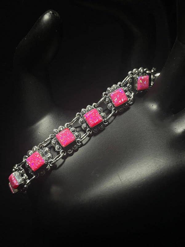 Achetez des bracelets de style occidental incrustés d'opales de laboratoire en argent sterling pour la vente par Regul Silver