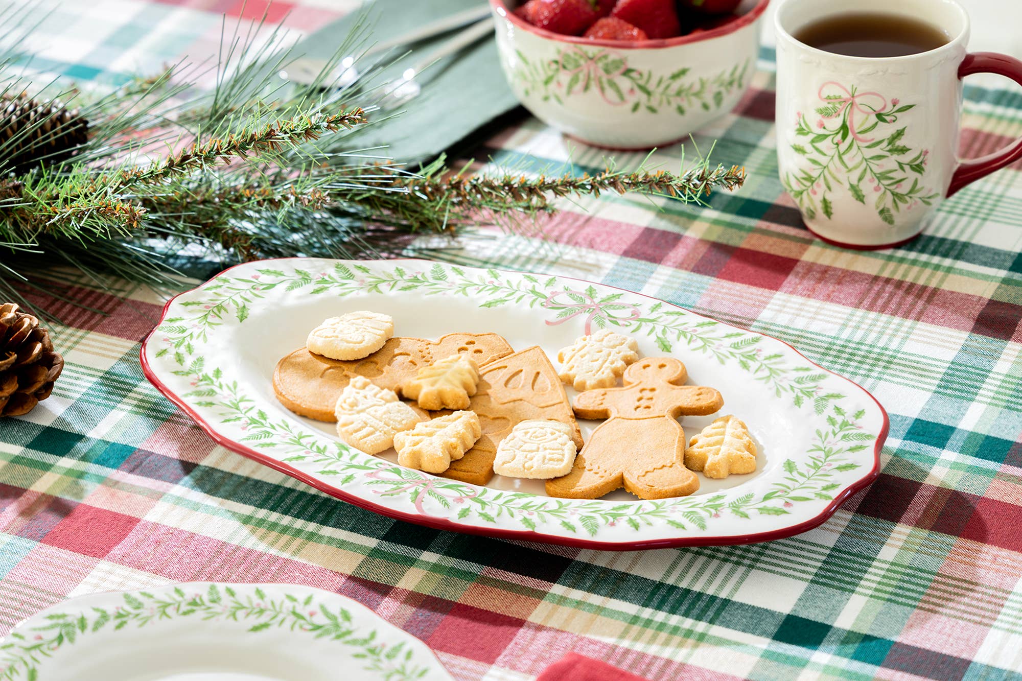 Grace Teaware - Wholesale Platter - Holly Garland 13.5" Serving Platter1